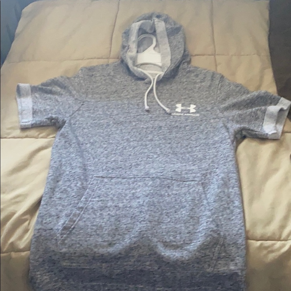 Men’s Under Armour short sleeve hooded shirt